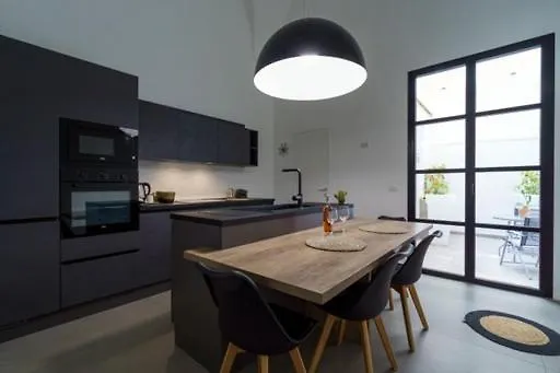 Real Street 21 Apartment